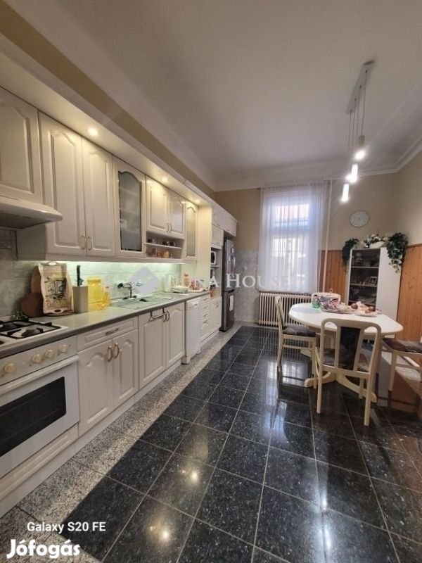 Vecsési eladó 458 nm-es ház