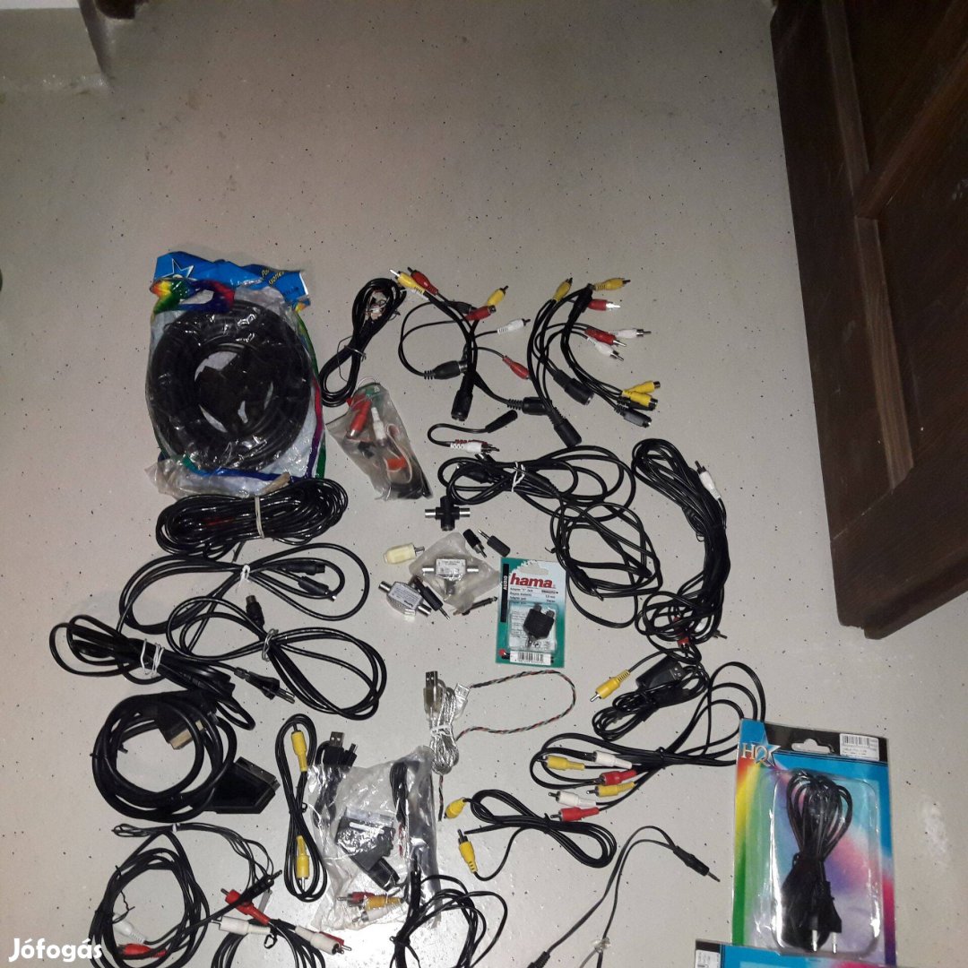 Vegyes kábelek, átalakítók, csatlakozók.stb