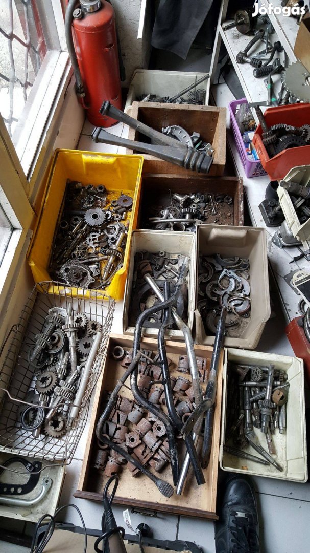 Vegyes motoralkatrészek