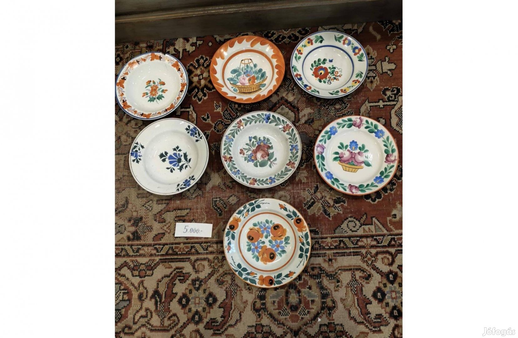 Vegyes népi tányérok, dísztányérok, kézzel festett