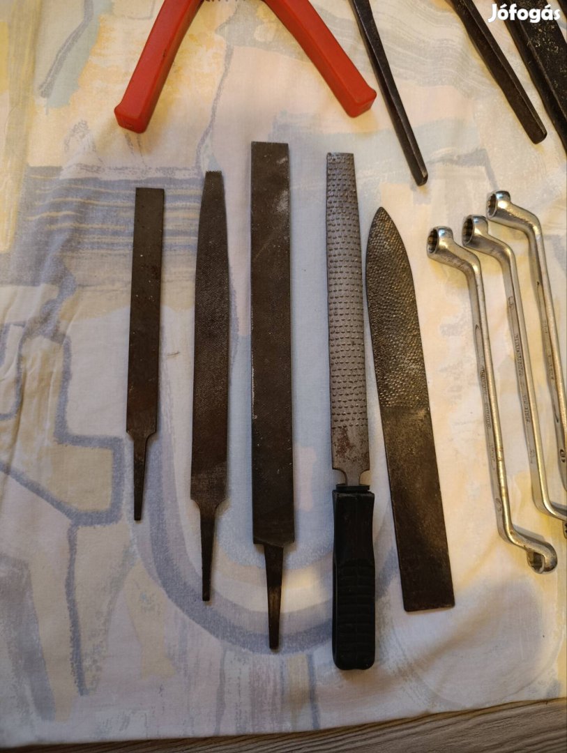 Vegyes szerszámok és szerszámosláda