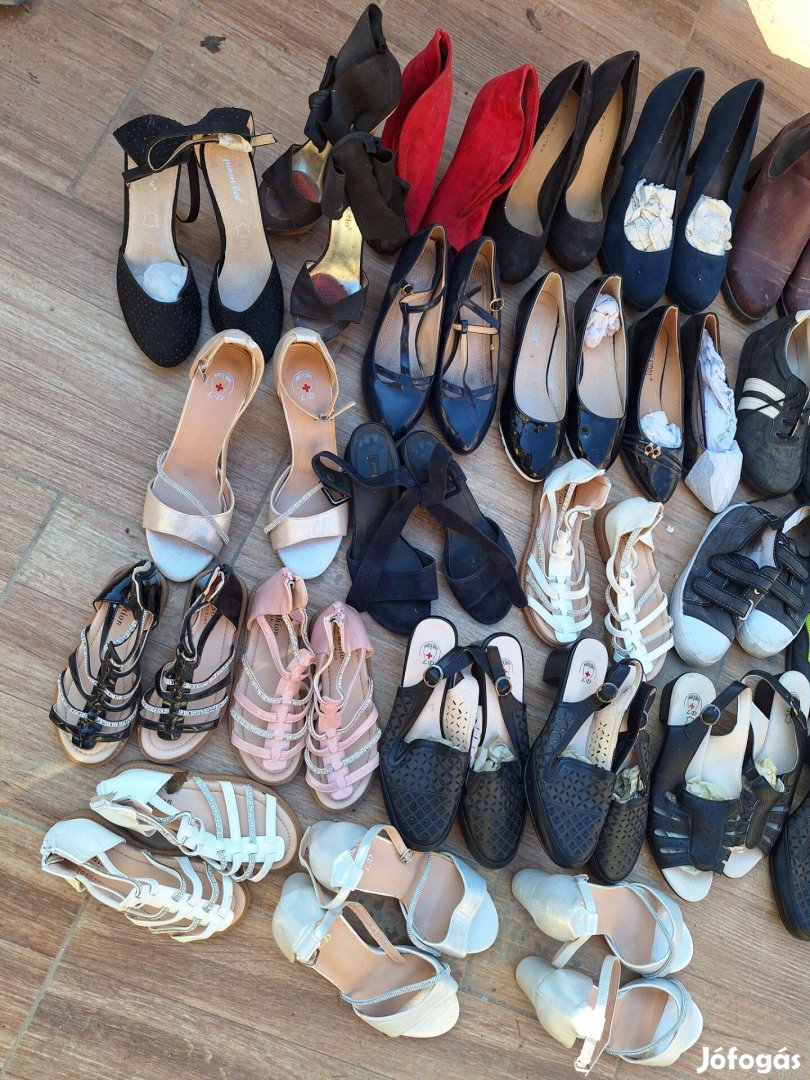 Vegyesen cipők