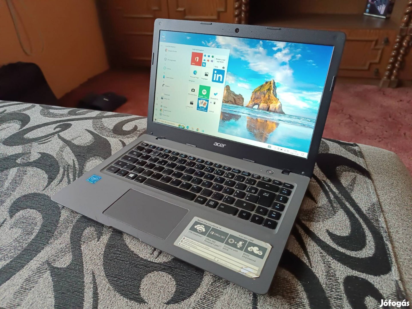 Vékony 14" Acer laptop erős akkuval