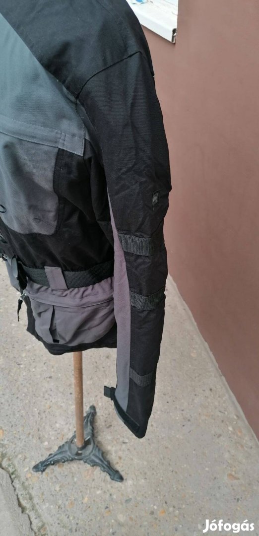 Vékonyabb motoros kabát m