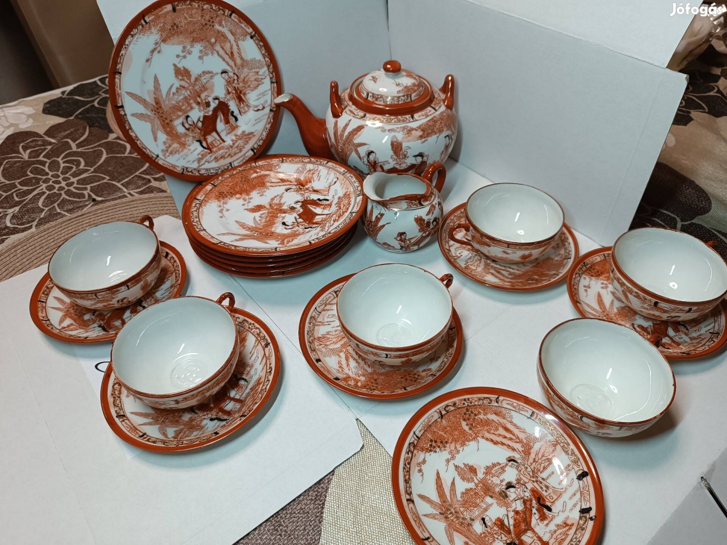 Vékonyan kidolgozott porcelán tea-készlet Japánból/Kínából