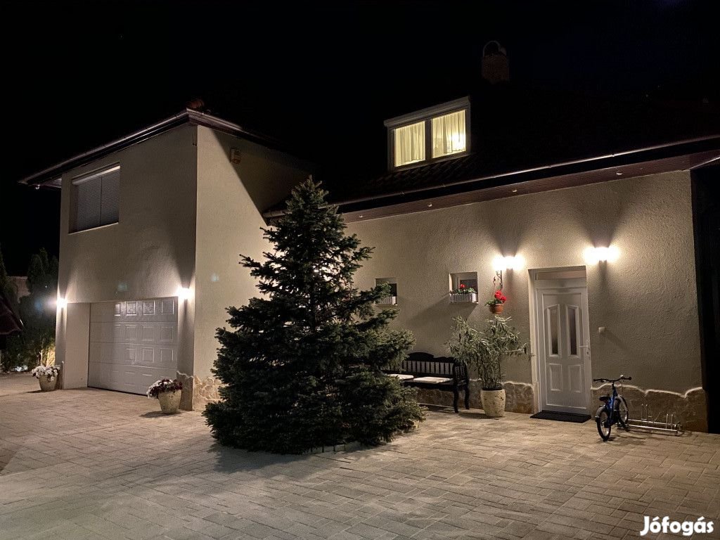 Velence, Kemping utca, 202 m2-es, 2 generációs, családi