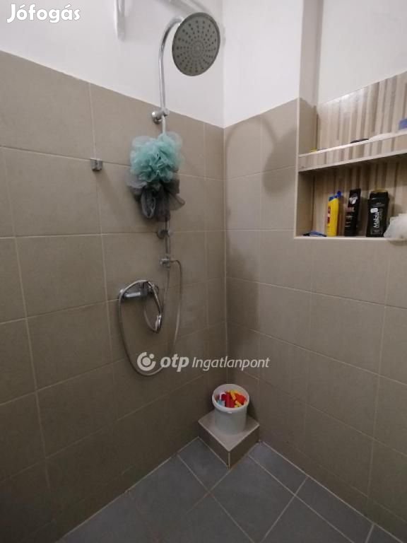 Velényi 73 nm-es ház eladó