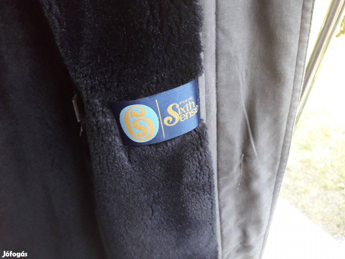 Velúr hatású női télikabát, szürke