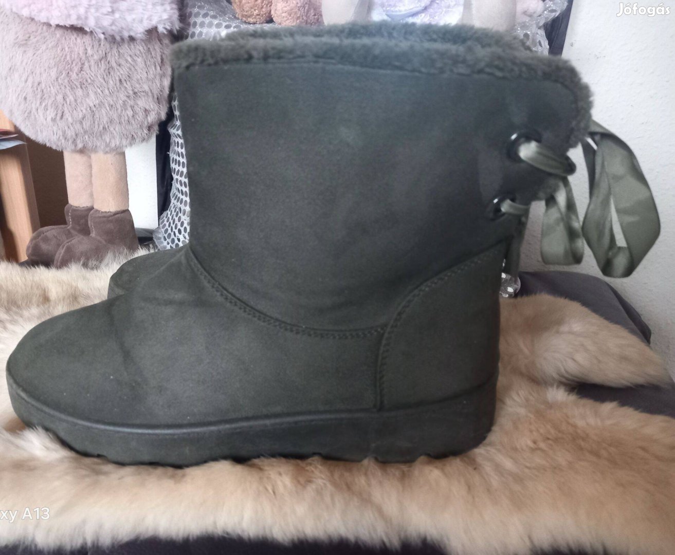 Velúr khaki csizma