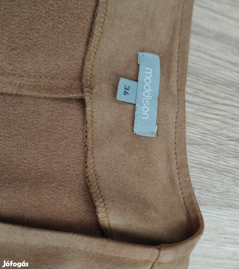 Velúrhatású női rövidujjú kardigán