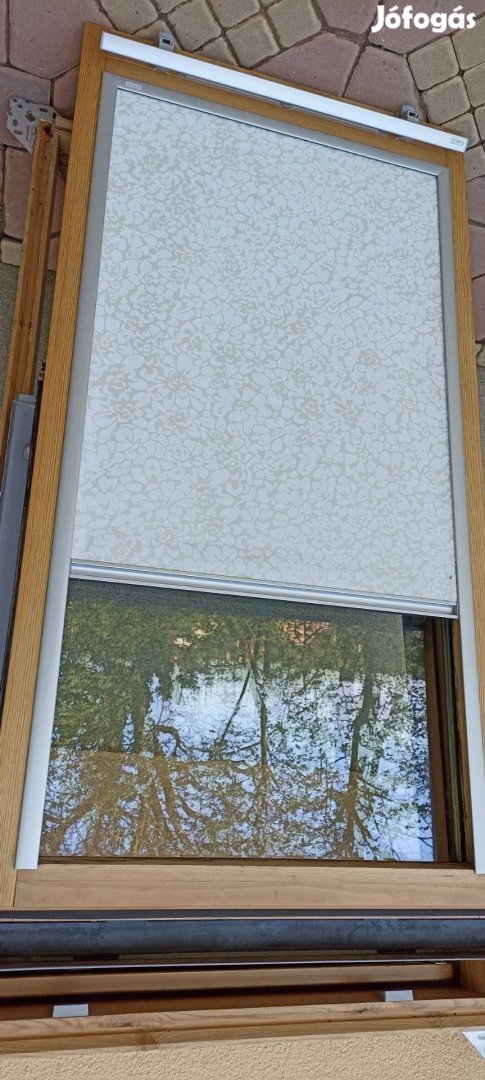 Velux tetőablak külső és belső fényzáró rolóval, 2 darab