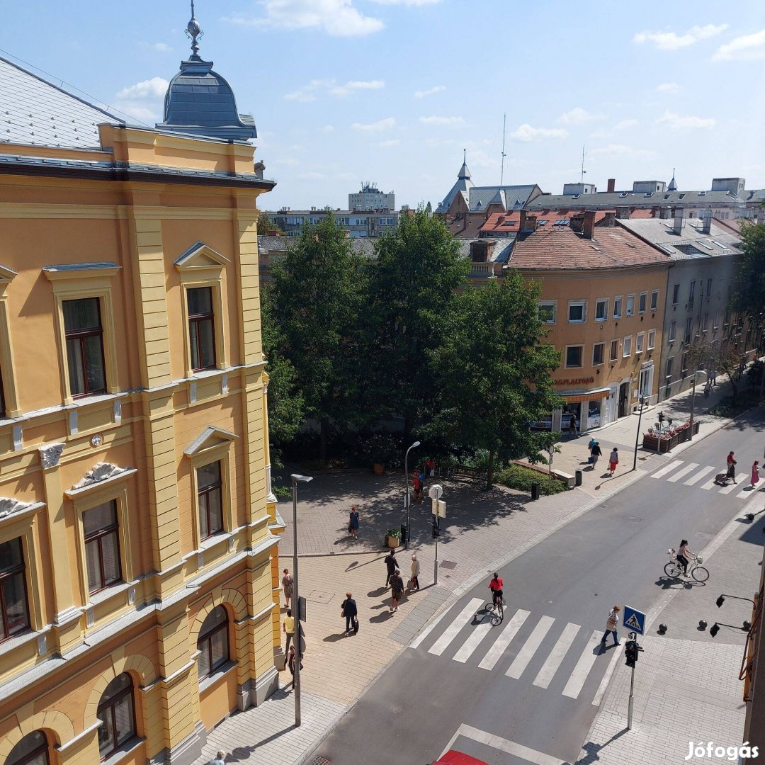 Vendéglátó egység a város szívében eladó!