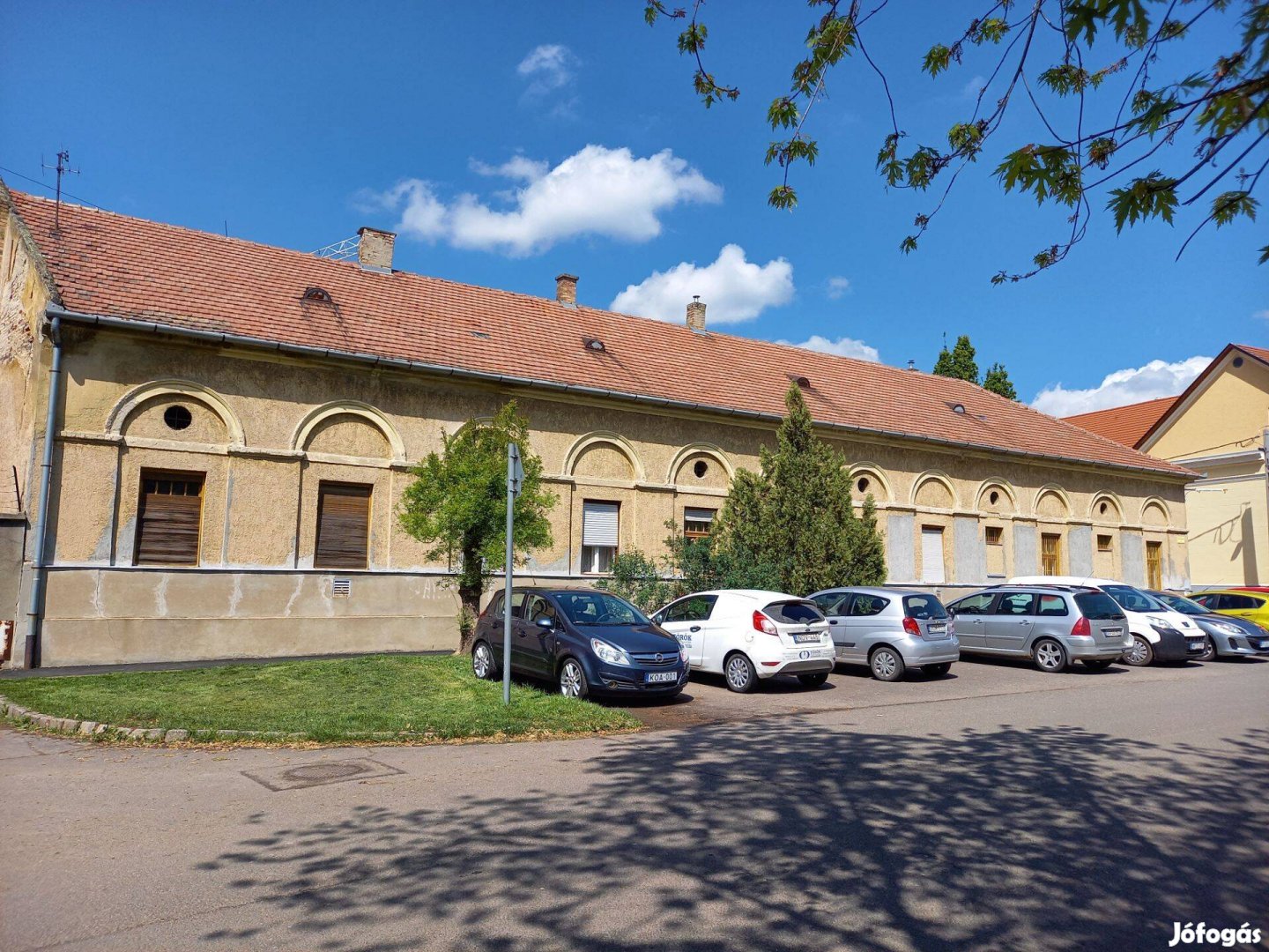 Vendéglátóhely, lakások, üzlethelyiség egyben eladó