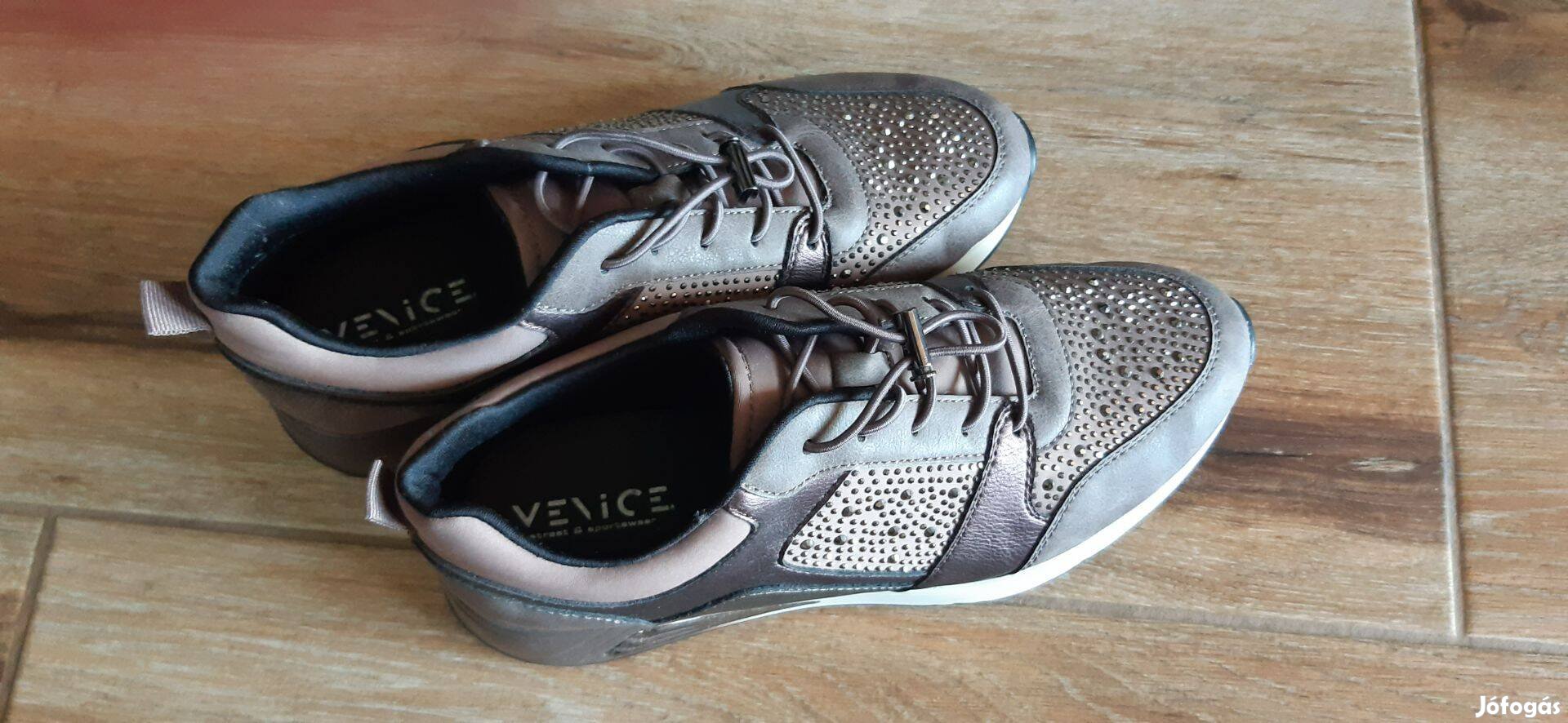 Venice márkájú női cipő 39-es, szinte új