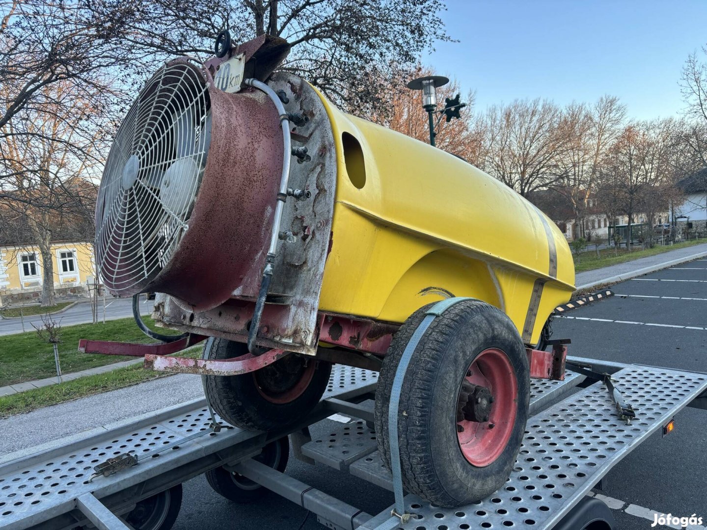 Ventilátoros vontatható permetező 1000l