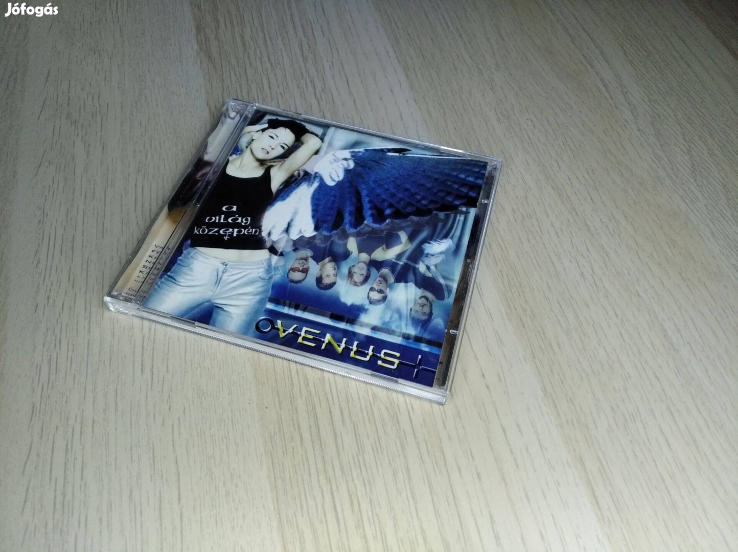 Venus - A Világ Közepén / CD