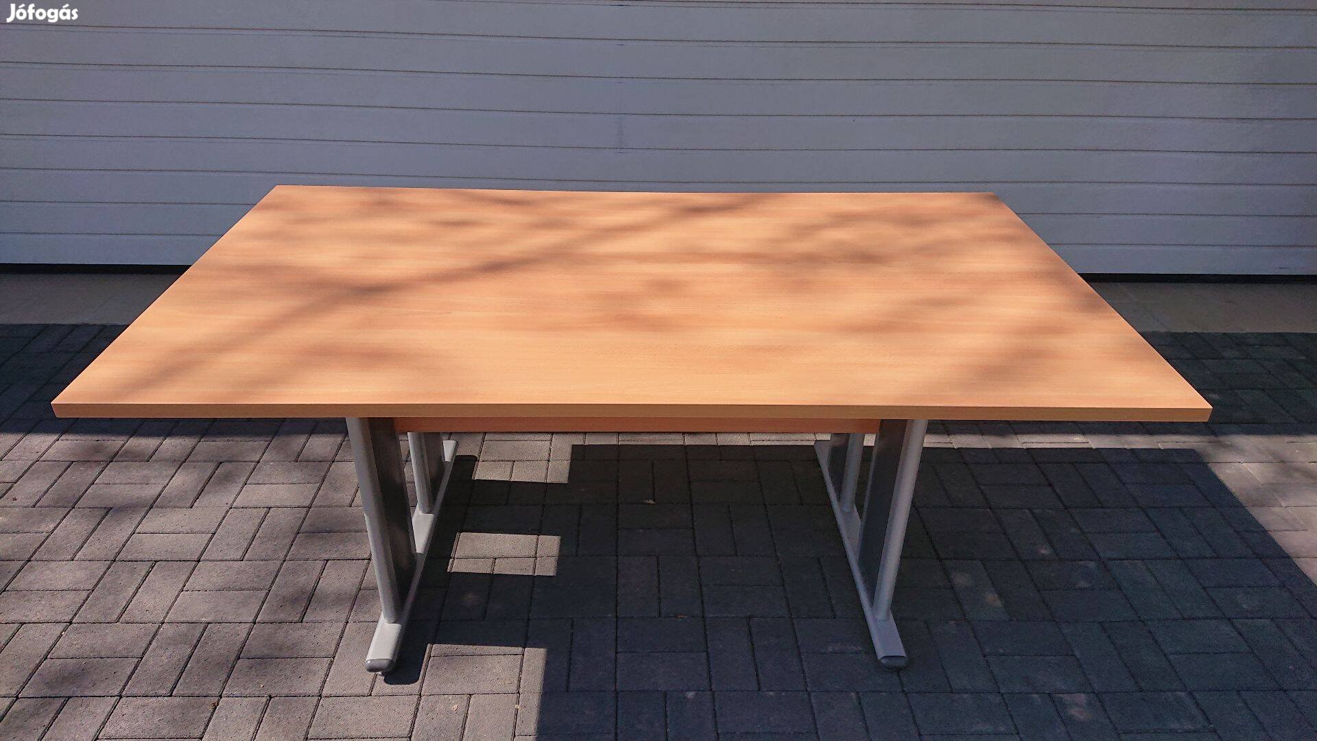 Vénusz bükk színű tárgyalóasztal 180x100x74cm méretben