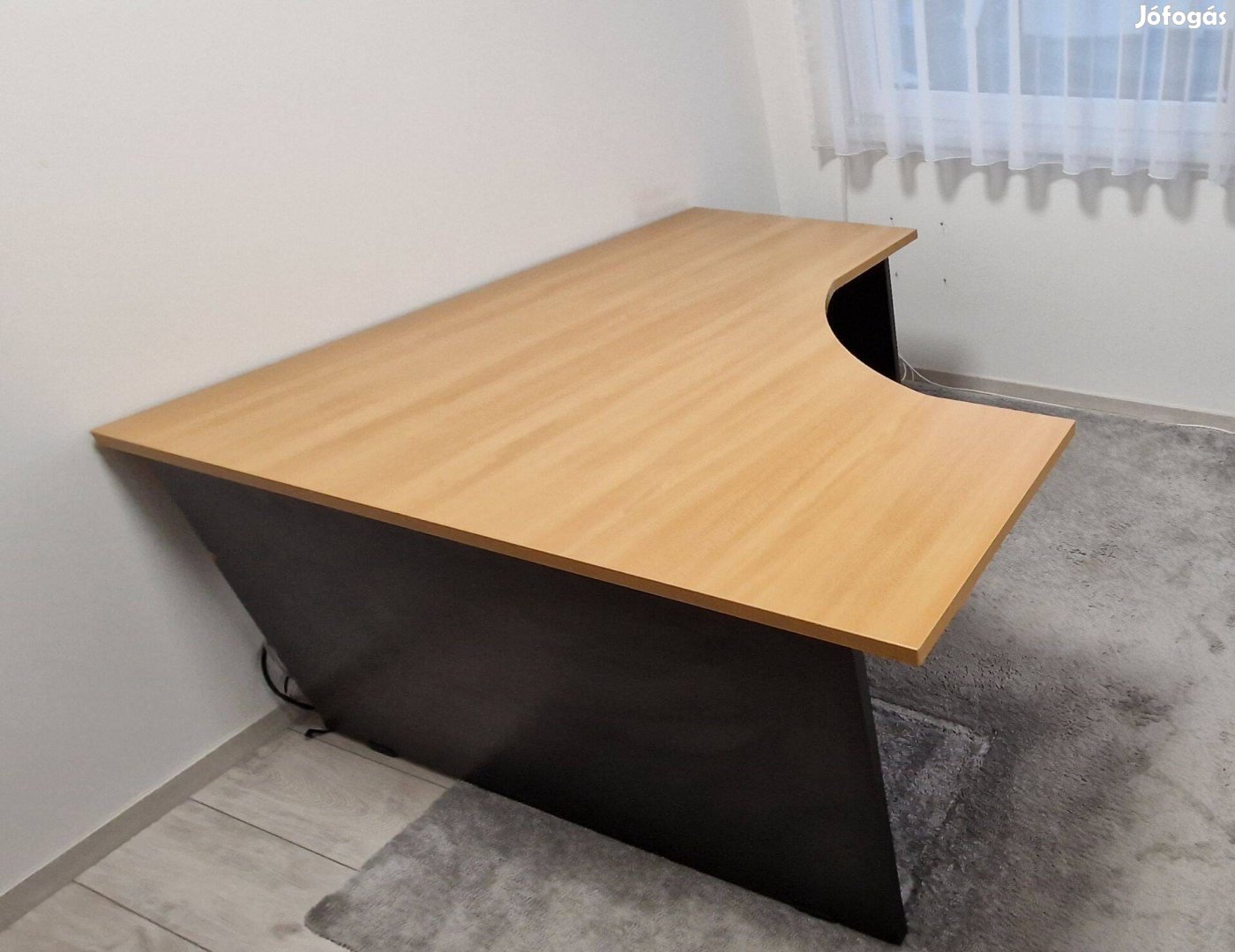 Vénusz íróasztal 160*160 cm