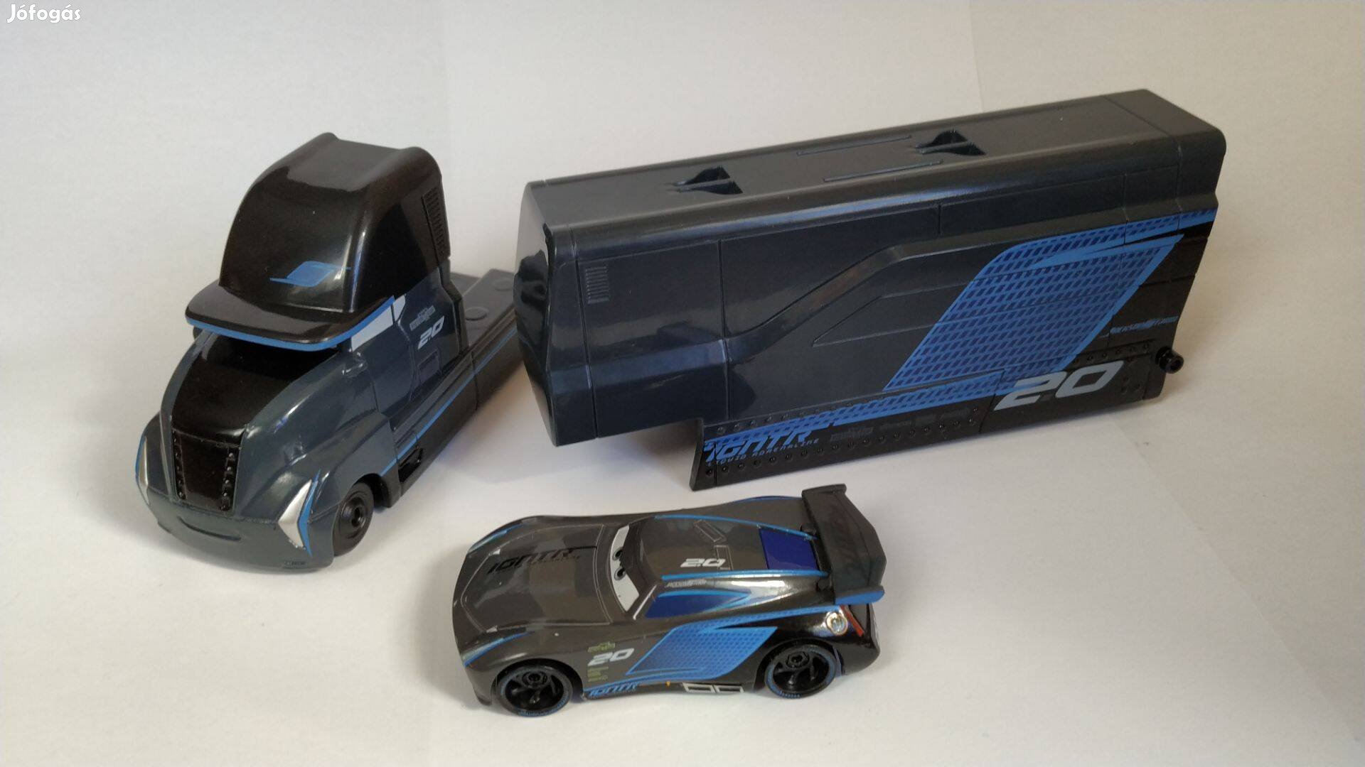 Verdák Mack + Vihar Jackson autó Cars kamion és kisautó (23,5cm)