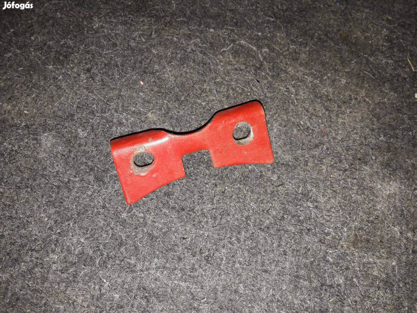 Verhovina 6 gyári benzintank leszorító fül idom piros