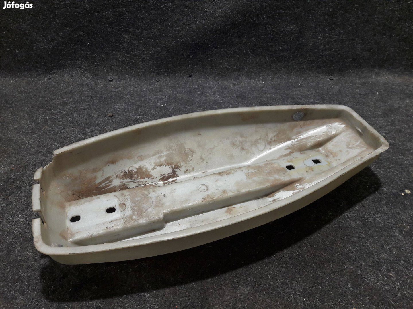 Verhovina ülés alatti szerszámos műanyag