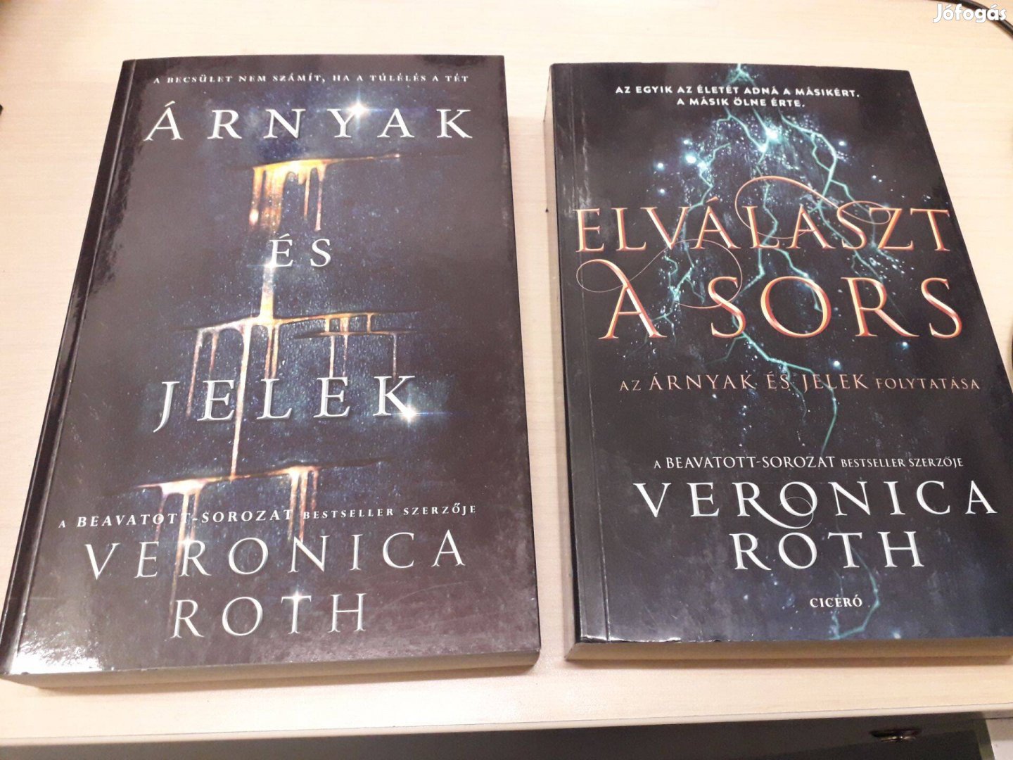 Veronica Roth - Árnyak és jelek 1-2