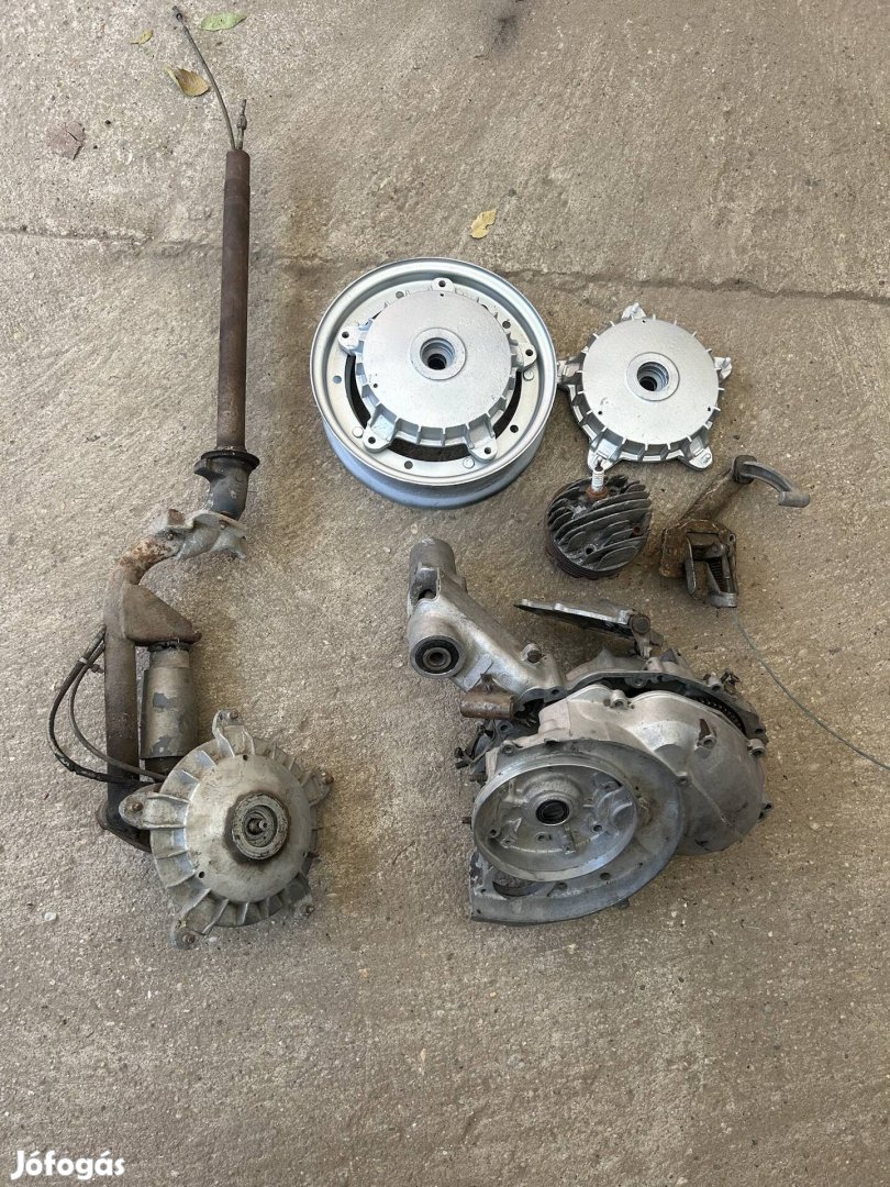 Vespa 50 ,pk alkatrészek