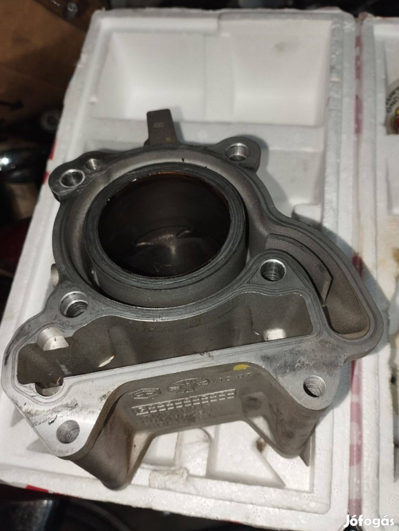 Vespa GTS 125 henger dugó