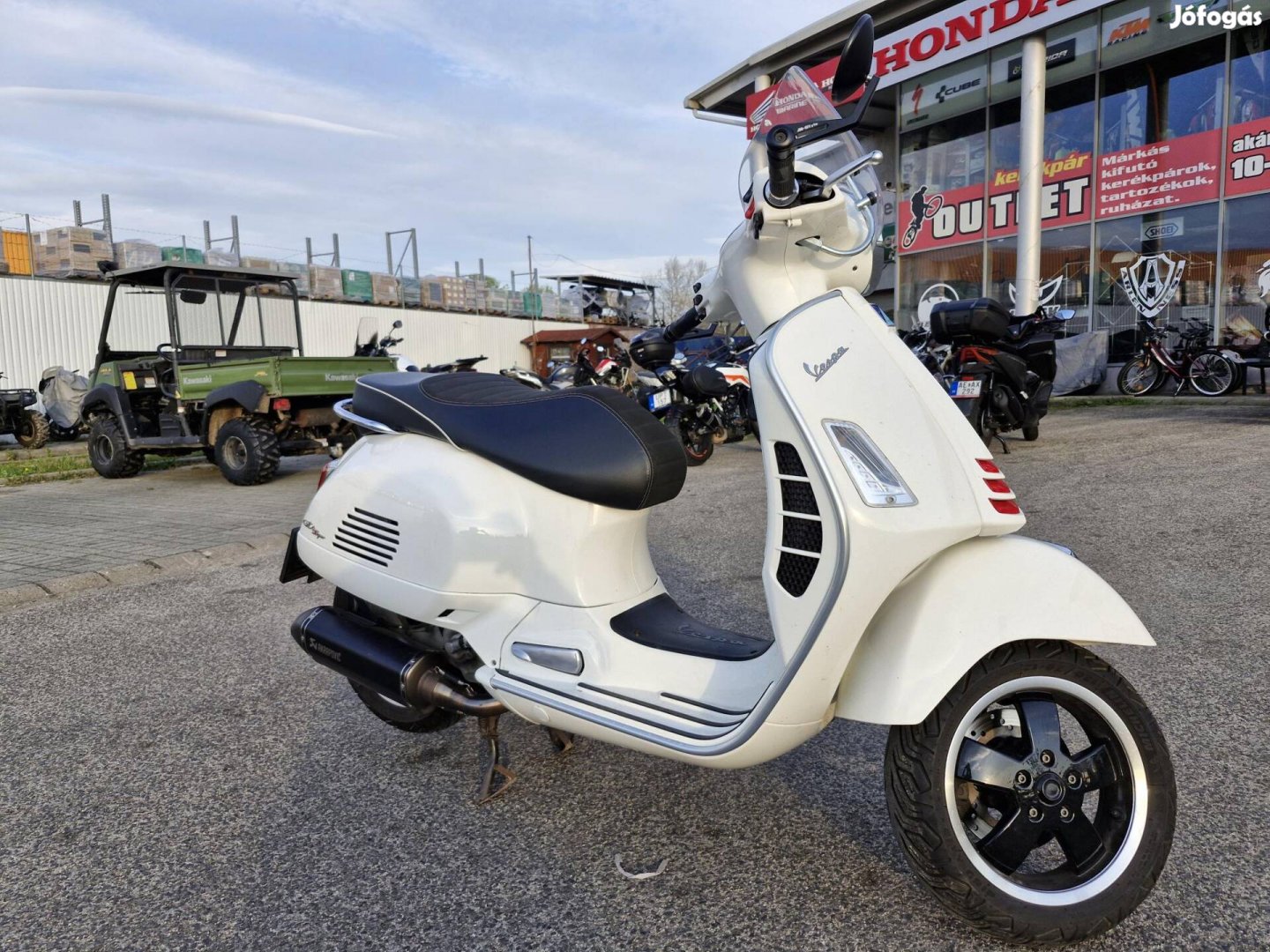 Vespa GTS 300 Akrapovic. 12 Hónap Garancia ABS