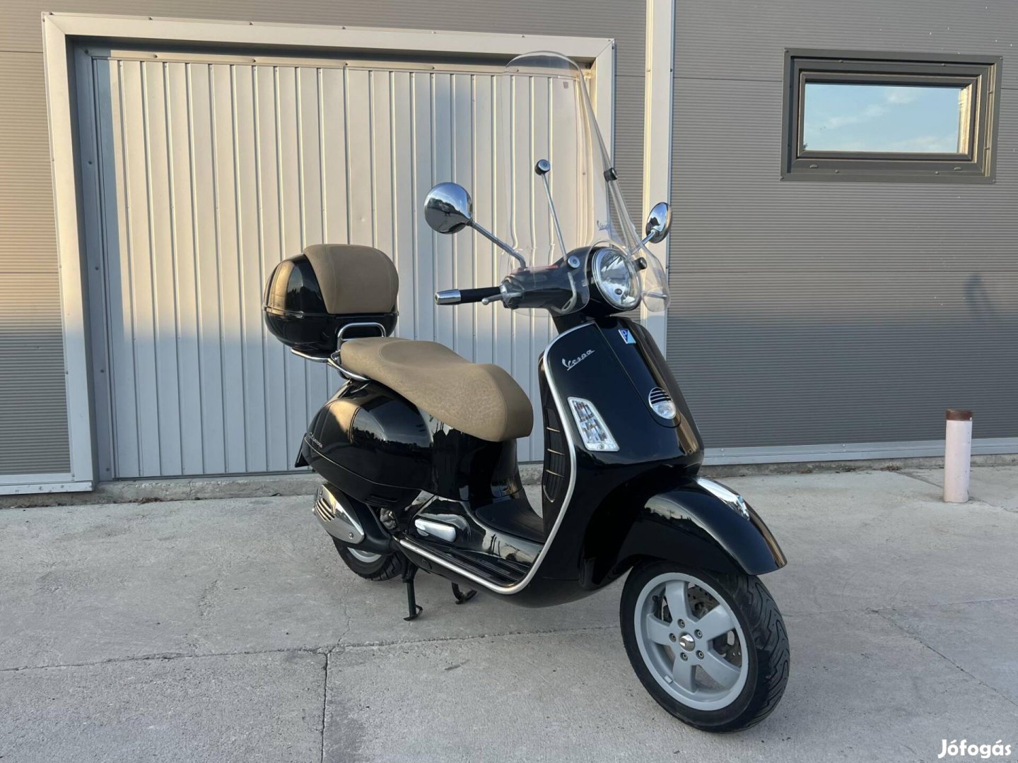 Vespa GTS 300 Gyári Doboz. Szélvédő