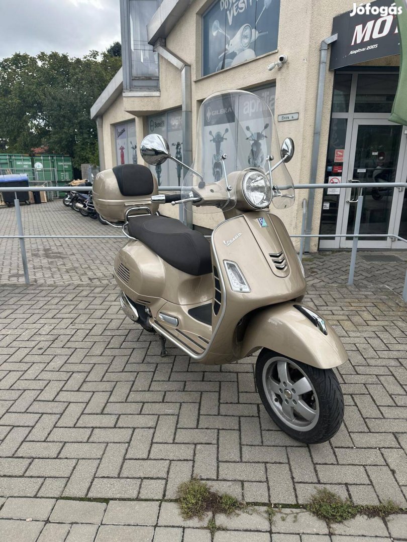 Vespa GTS 300 Mo.-i/Gyári dobozzal/Plexivel