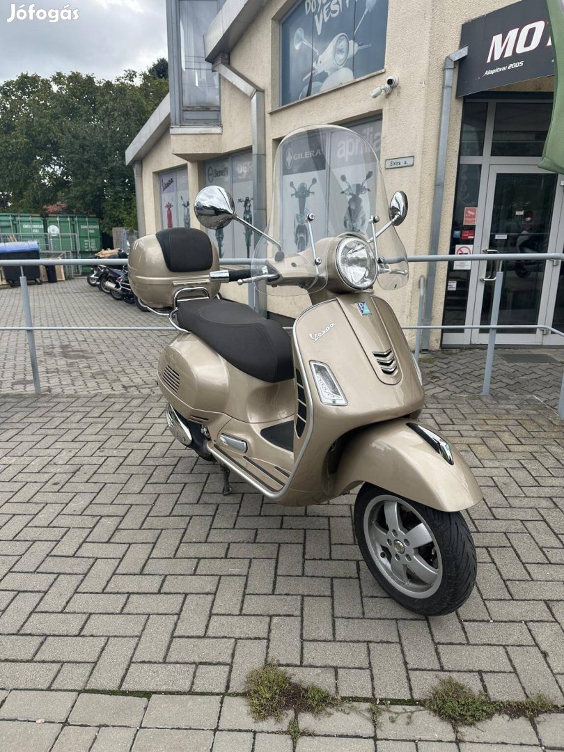 Vespa GTS 300 Mo.-i/Gyári dobozzal/Plexivel