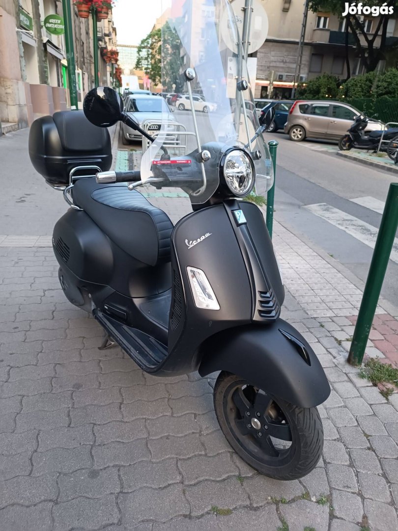 Vespa GTS 300 Notte