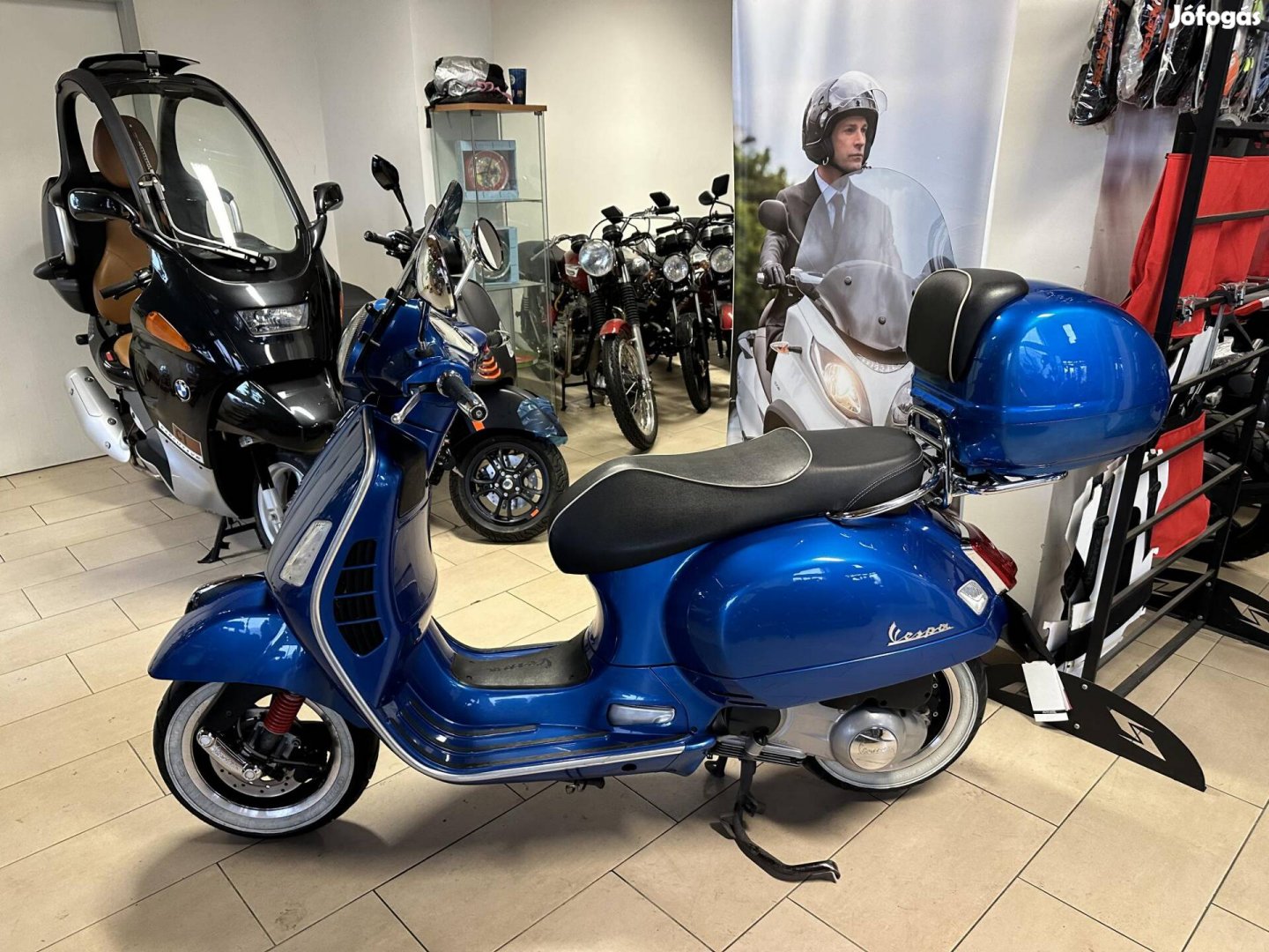 Vespa GTS 300 /Mo.-i/2.-tulaj/Rengeteg gyári ex...