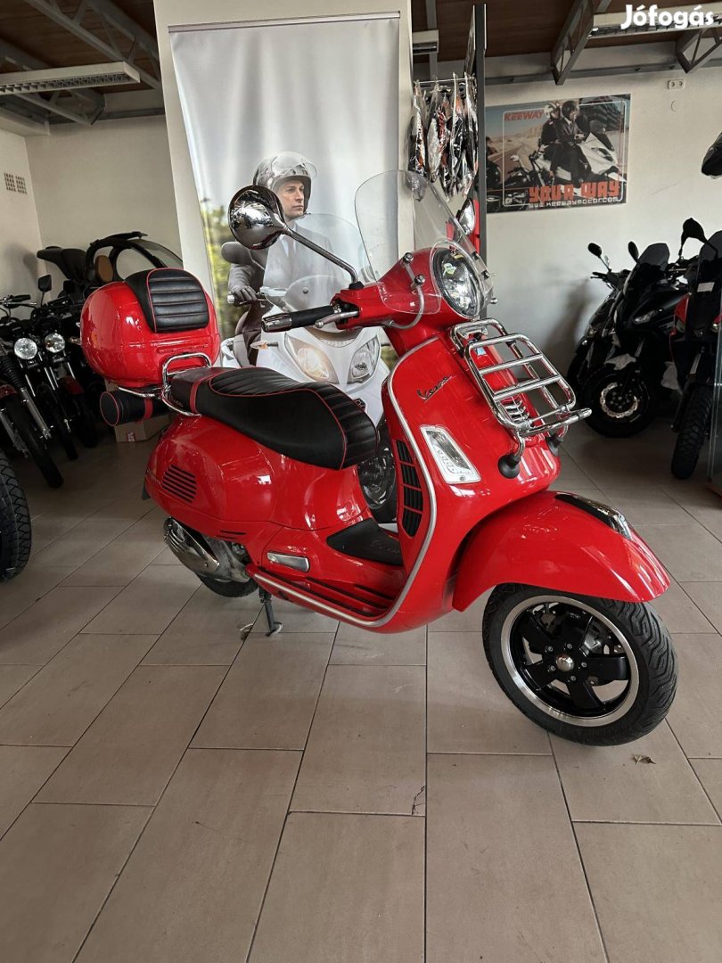 Vespa GTS 300 /Mo.-i/Rengeteg gyári extrával!Sz...