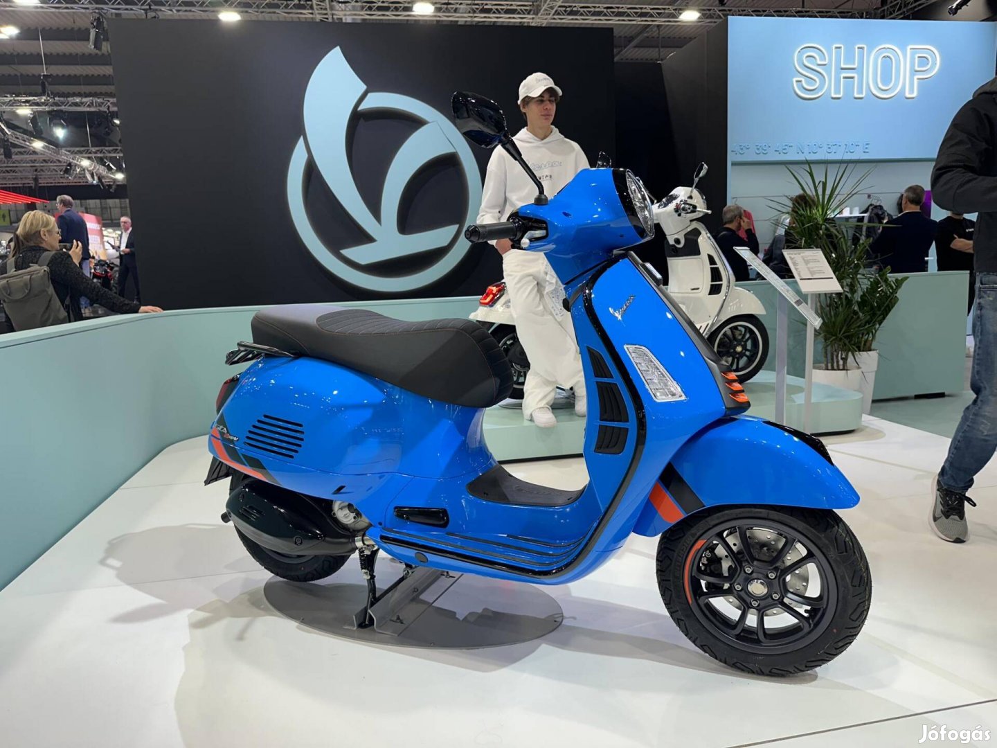 Vespa GTS 310 Supersport/Új KÉK Színben készlet...