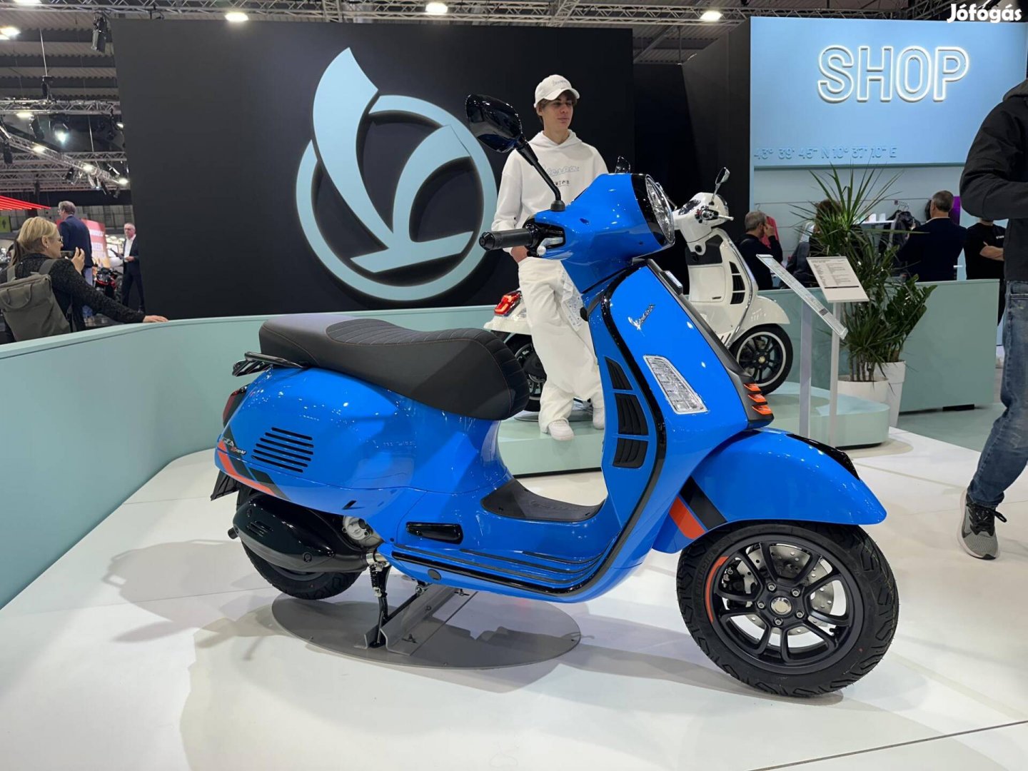 Vespa GTS 310 Supersport/Új KÉK Színben készlet...