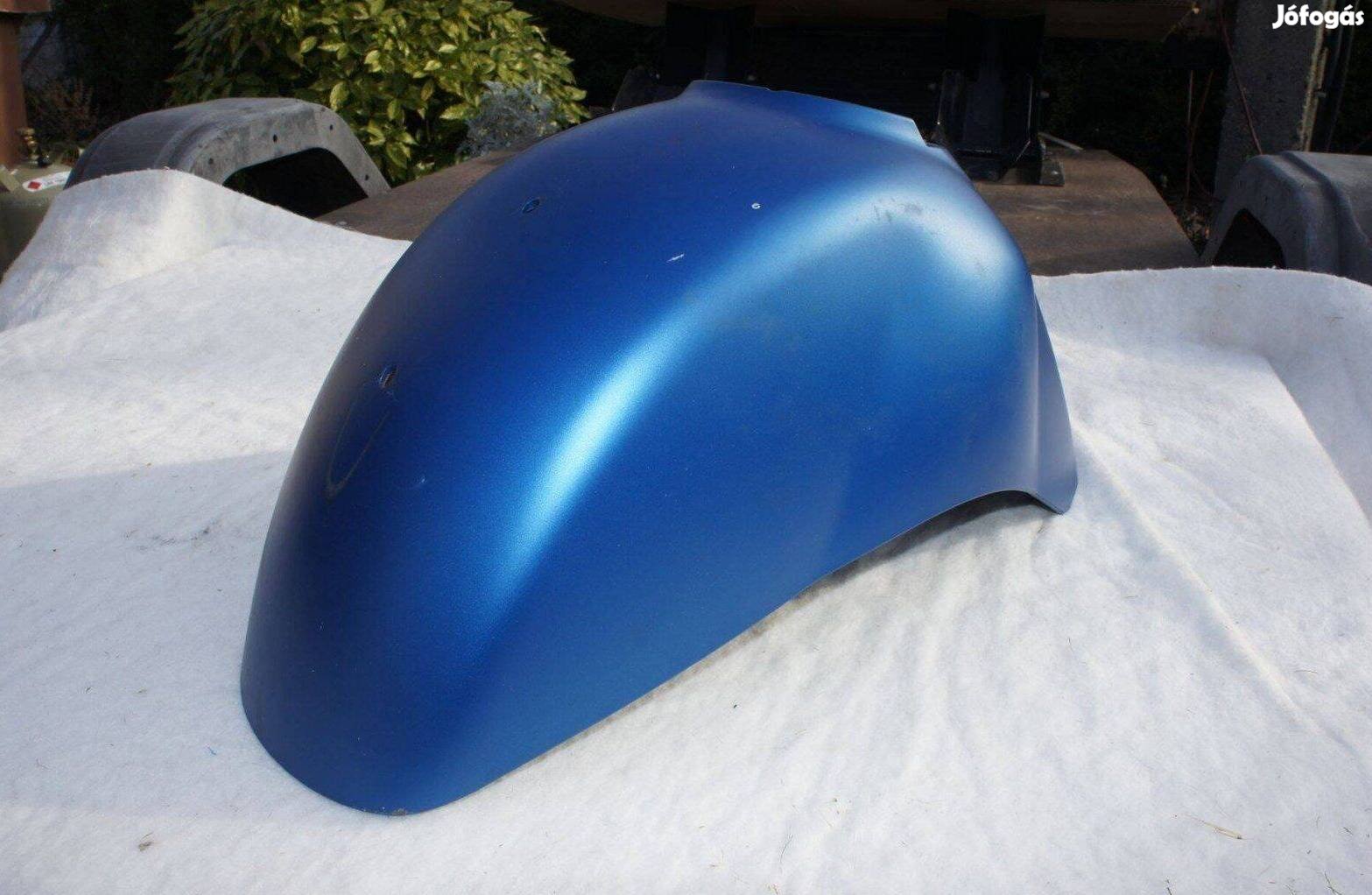 Vespa GTS első sárvédő szép állapot
