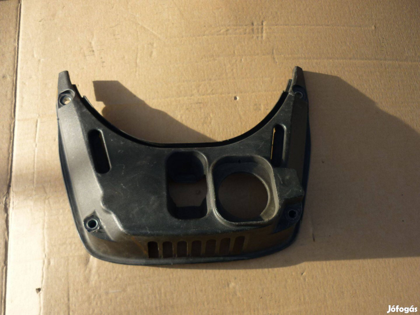 Vespa GTS ülés alatti tankoló idom