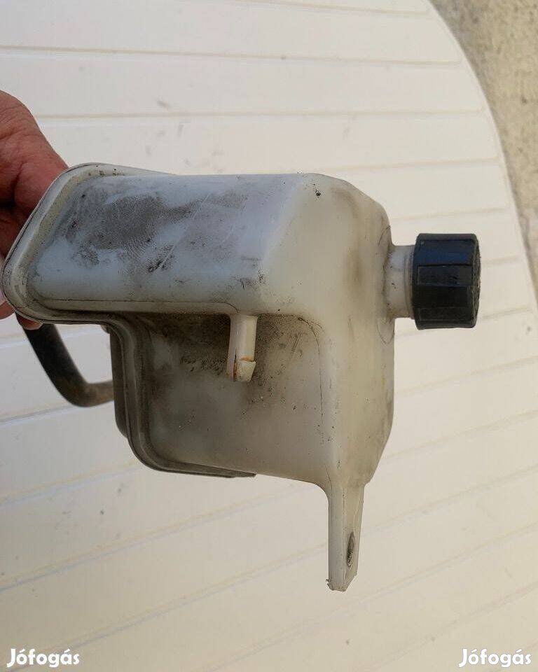Vespa GT GTS kiegyenlítő tartály használt jó állapot kupakkal