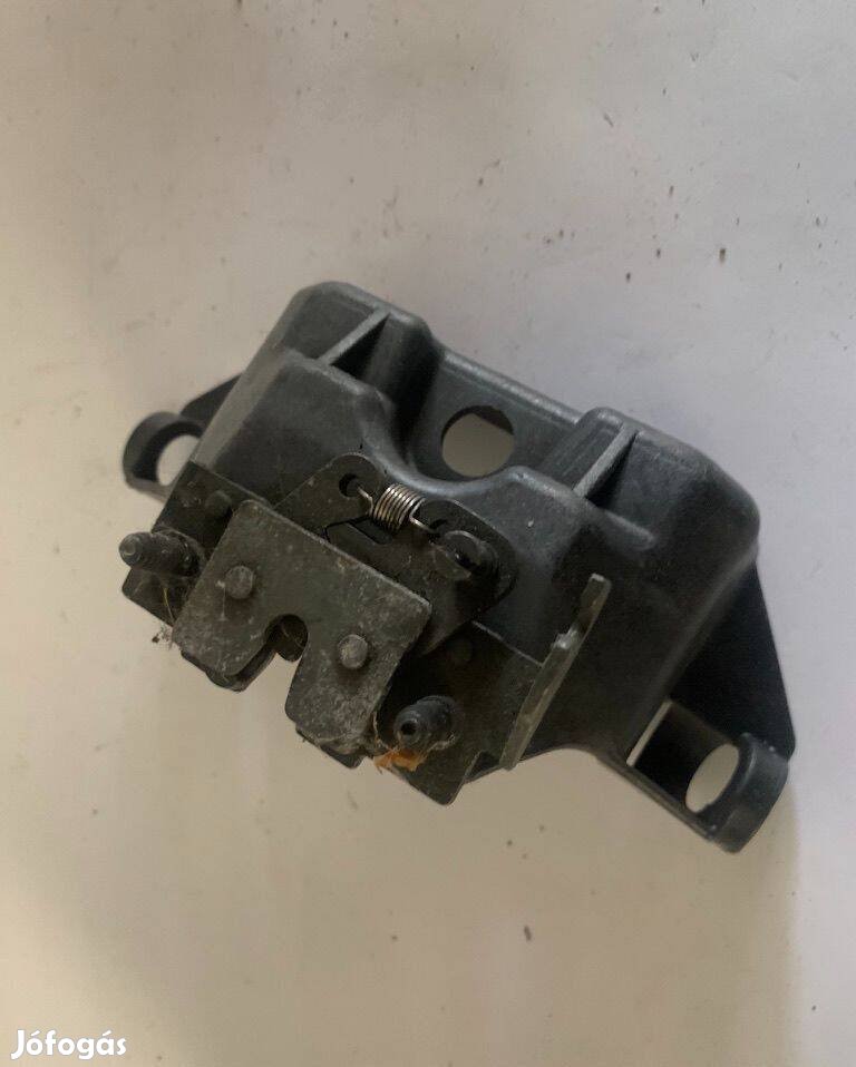 Vespa GT GTS ülés zár zárszerkezet ülészár