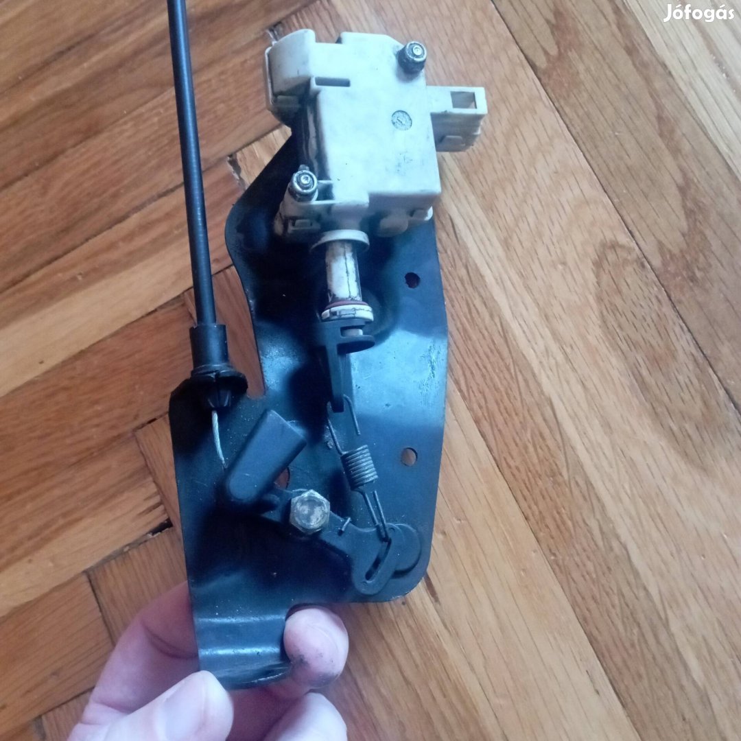 Vespa GT, GTS ülés nyitó motor 