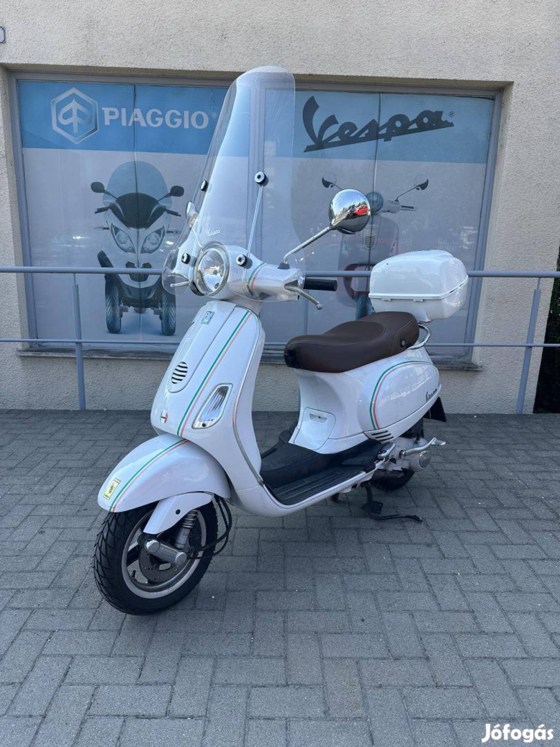 Vespa LX 150 /Rendszámos/Rengeteg gyári Extráva...