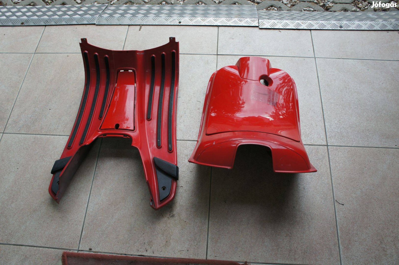 Vespa LX taposó és térdidom szép állapotban