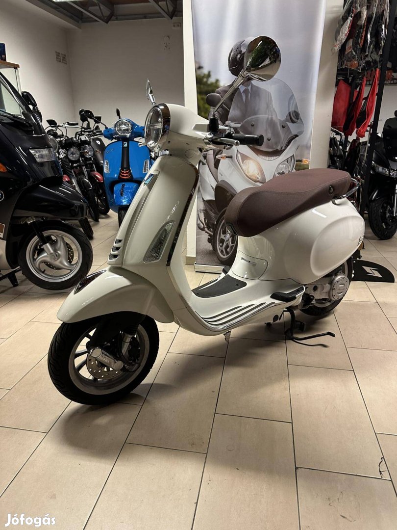 Vespa Primavera 50 4T 2024-es Magyarországi 1.-...