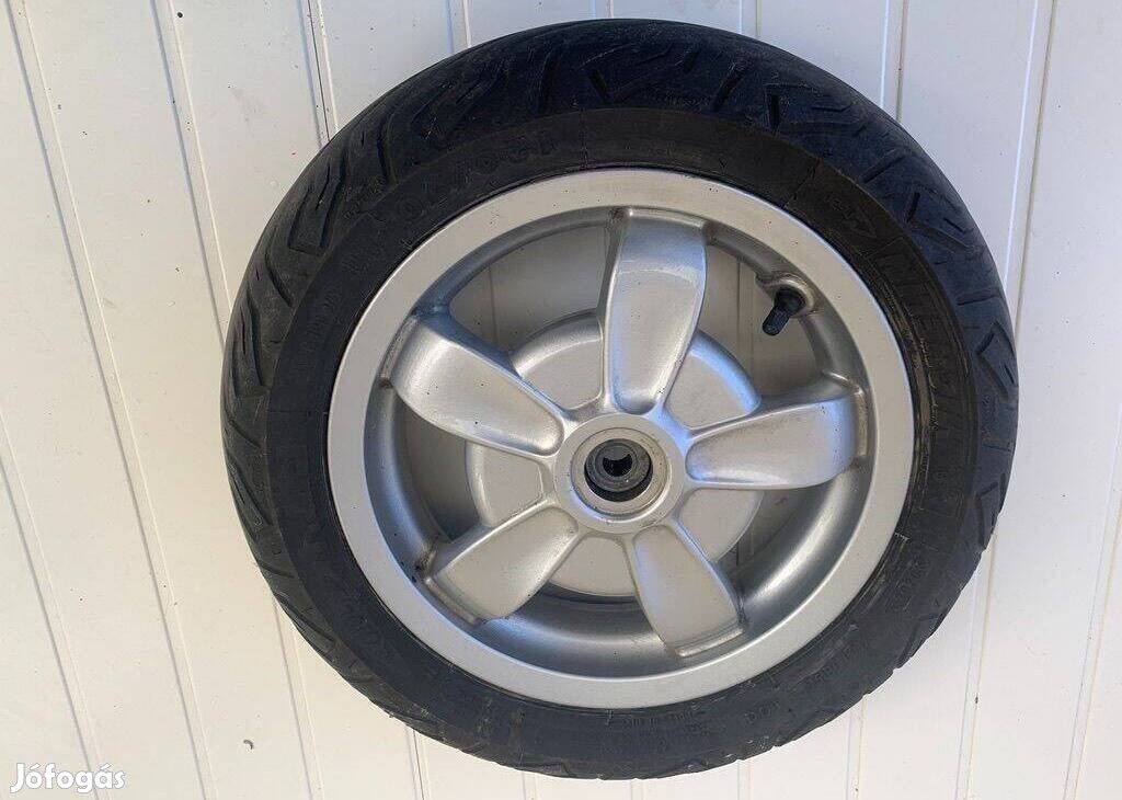 Vespa Primavera hátsó kerék szép állapot