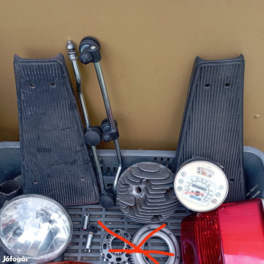 Vespa alkatrész csomag 
