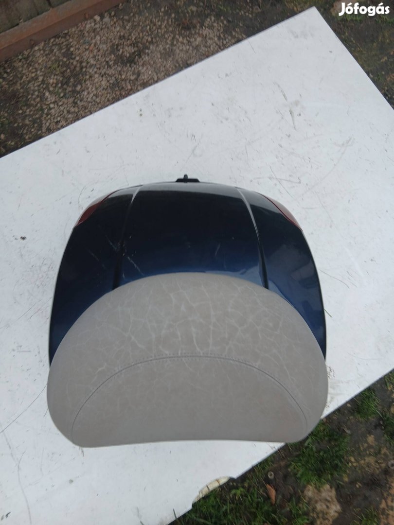 Vespa gts sisaktartó doboz eladó 