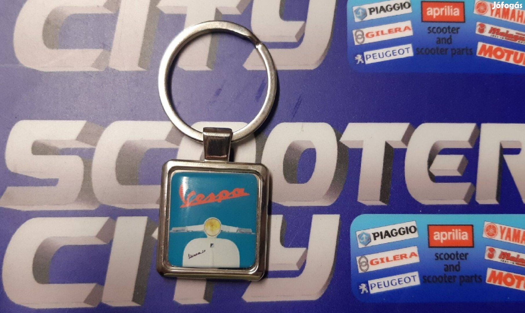 Vespa gyári új fém kulcstartó