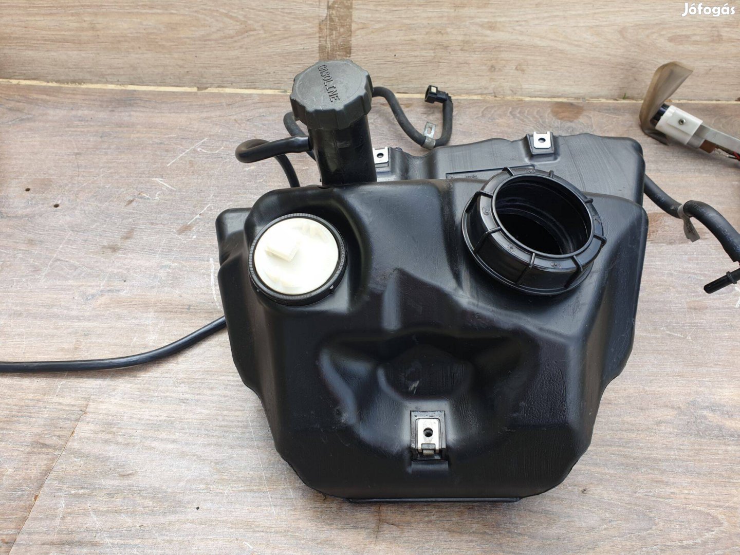 Vespa lx 125 ie üzemanyag tank